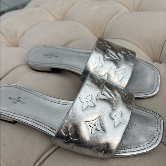 Silver Louis Vuitton Women's Slide Sandals 39 size 8 authentic - Picture 1 of 6